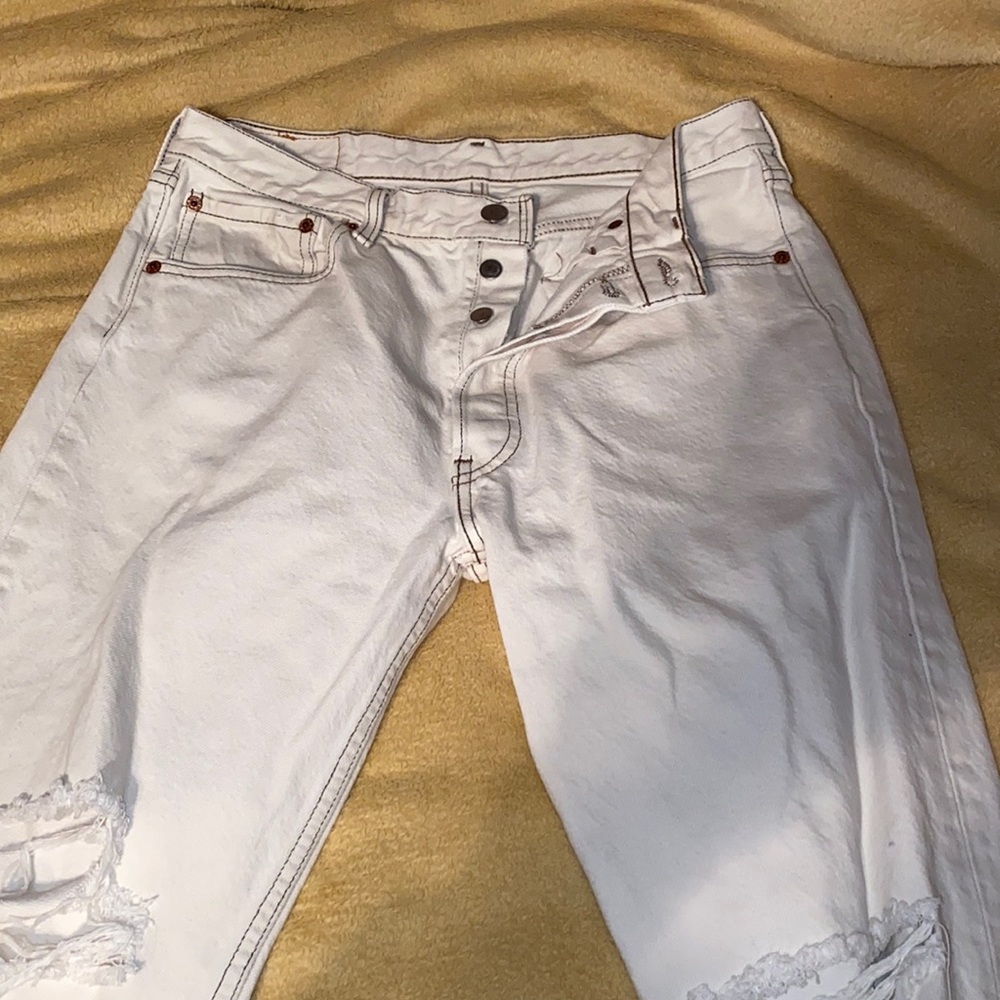 White Levi mom jeans